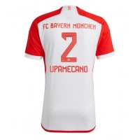 Camisa de Futebol Bayern Munich Dayot Upamecano #2 Equipamento Principal 2023-24 Manga Curta